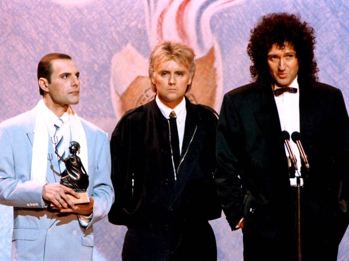 freddie mercury brit awards 1990 queen