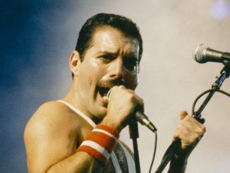 freddie mercury queen microphone live 1985 50